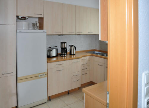 Laboe_Kueche_mit_Kuehlschrank